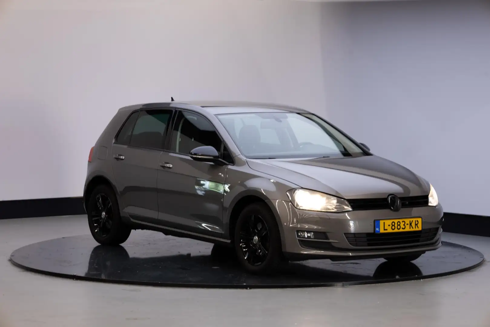 Volkswagen Golf 1.2 TSI Trendline Grijs - 1
