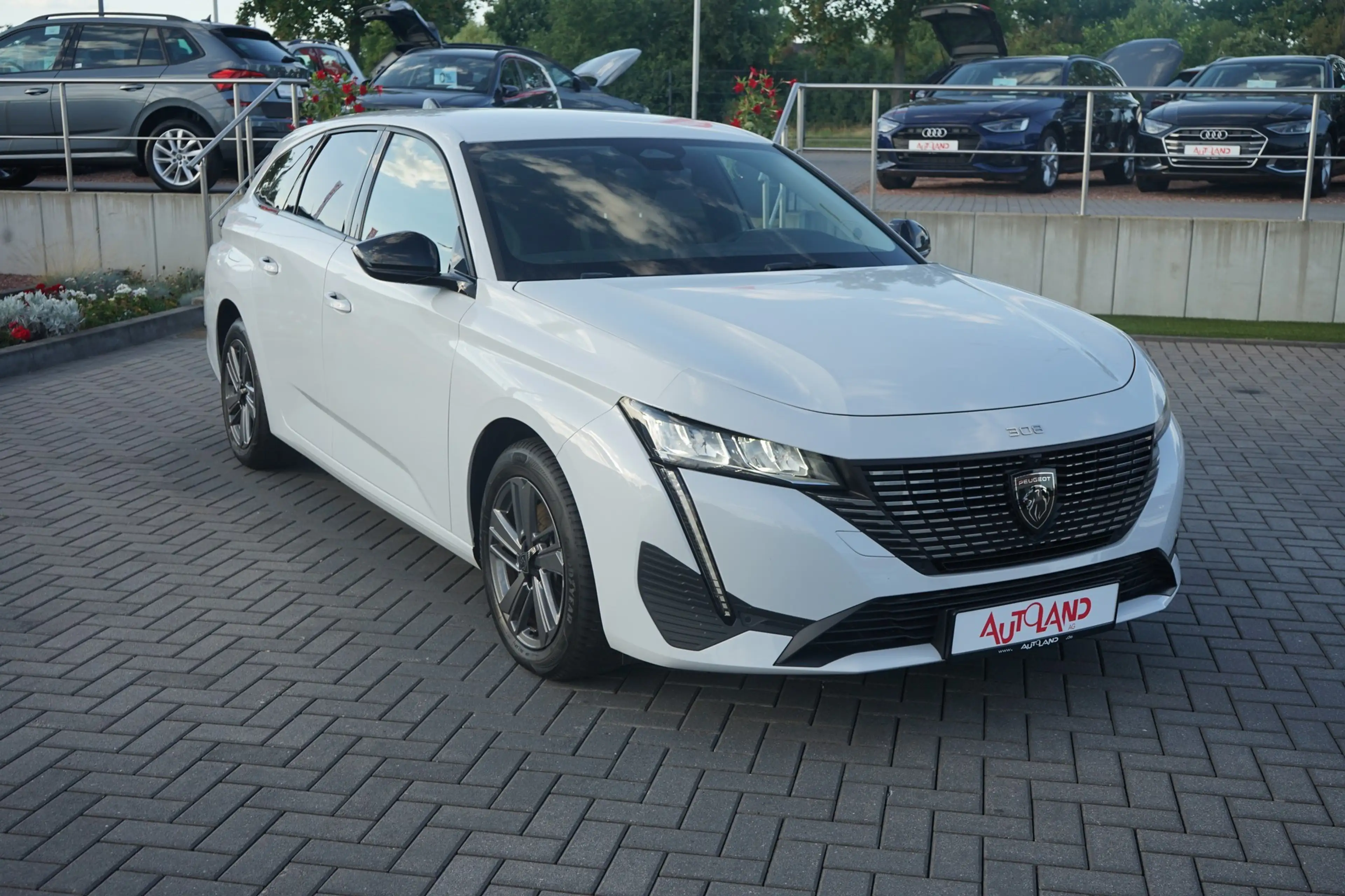 Peugeot 308 SW PureTech 130 Aut. LED ACC Navi 360° — photo 3