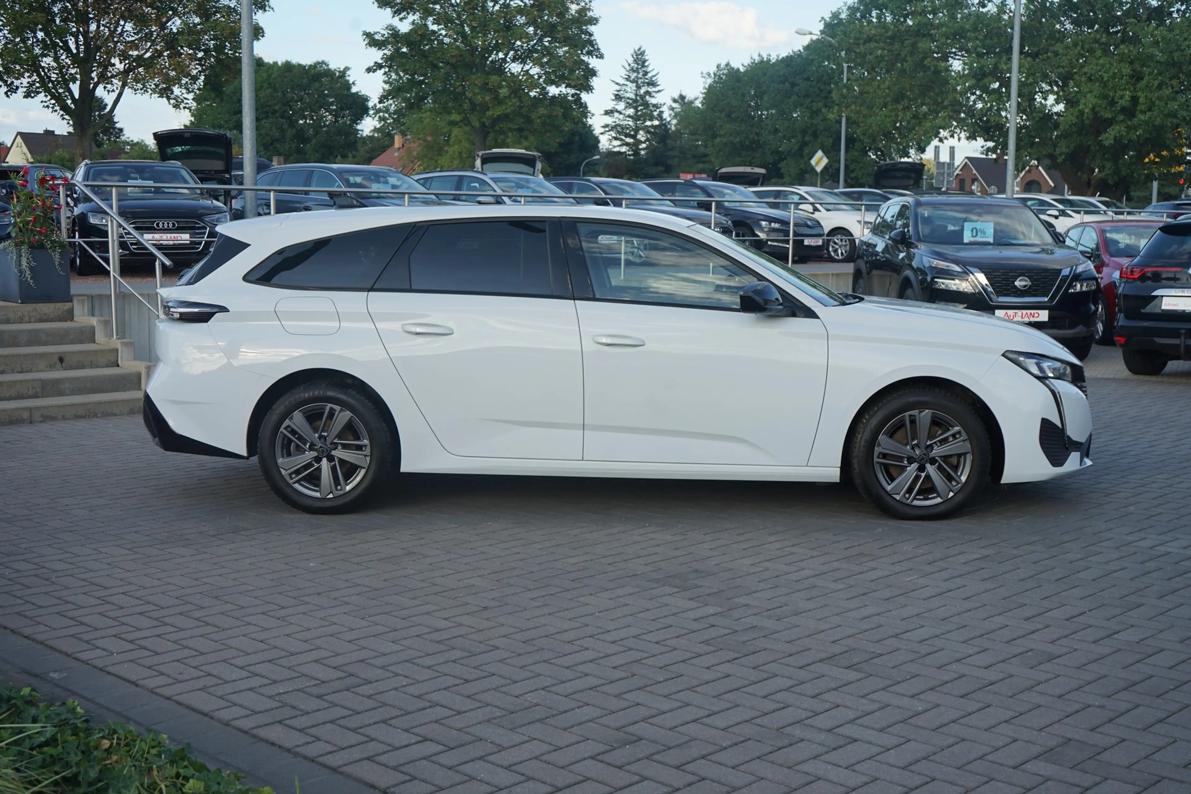 Peugeot 308 SW PureTech 130 Aut. LED ACC Navi 360° — photo 4
