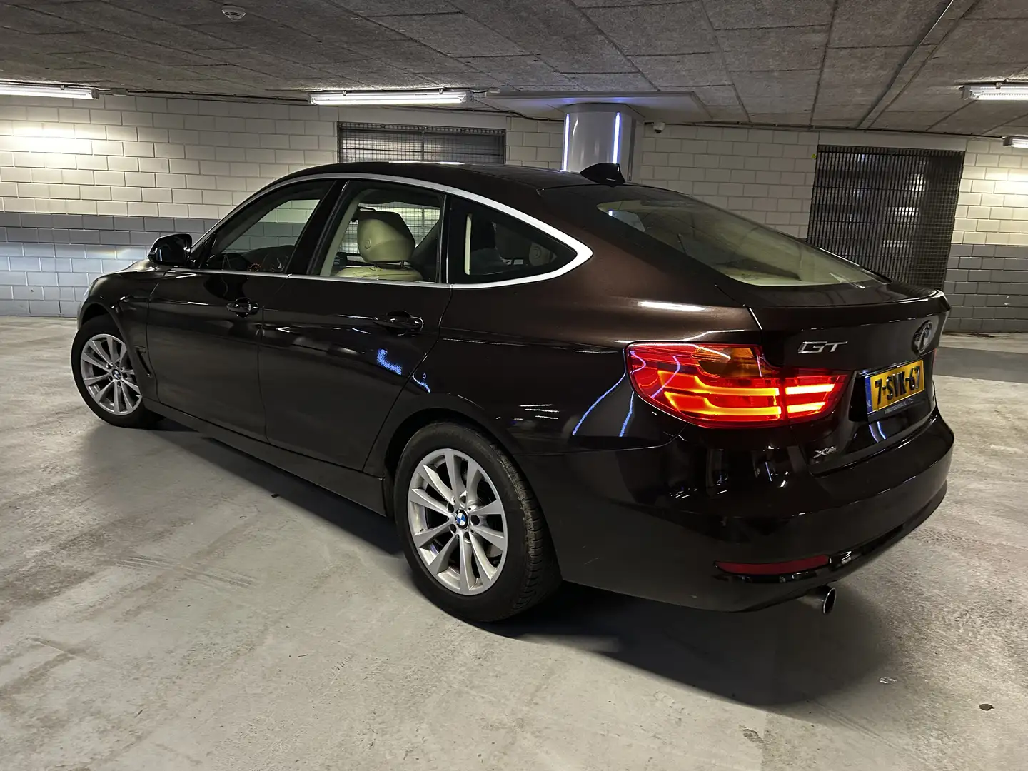 BMW 320 GT Bruin - 1