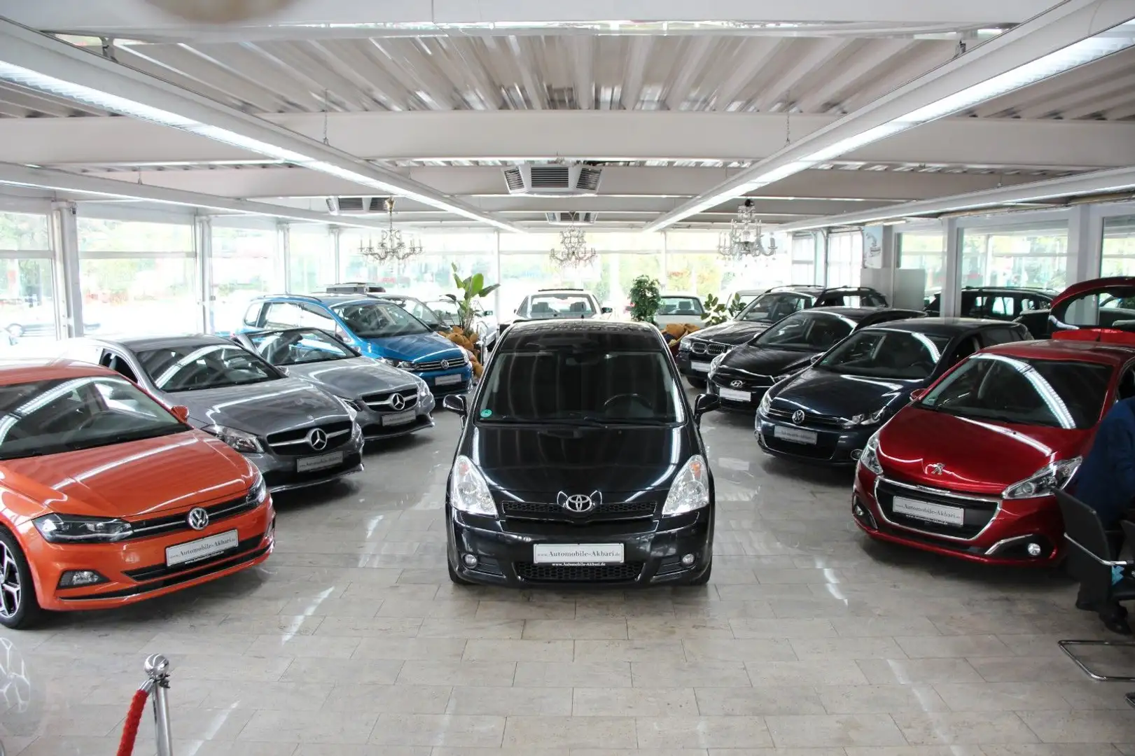 Toyota Corolla Verso 1.8 Edition *7-Sitzer* Schwarz - 1