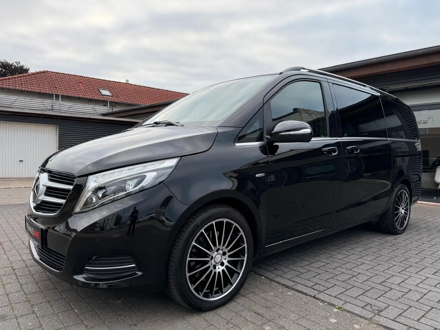 Mercedes-Benz V 250 d Exclusive PANO/MEMORY/KÜHLSCHRANK Noir - 2