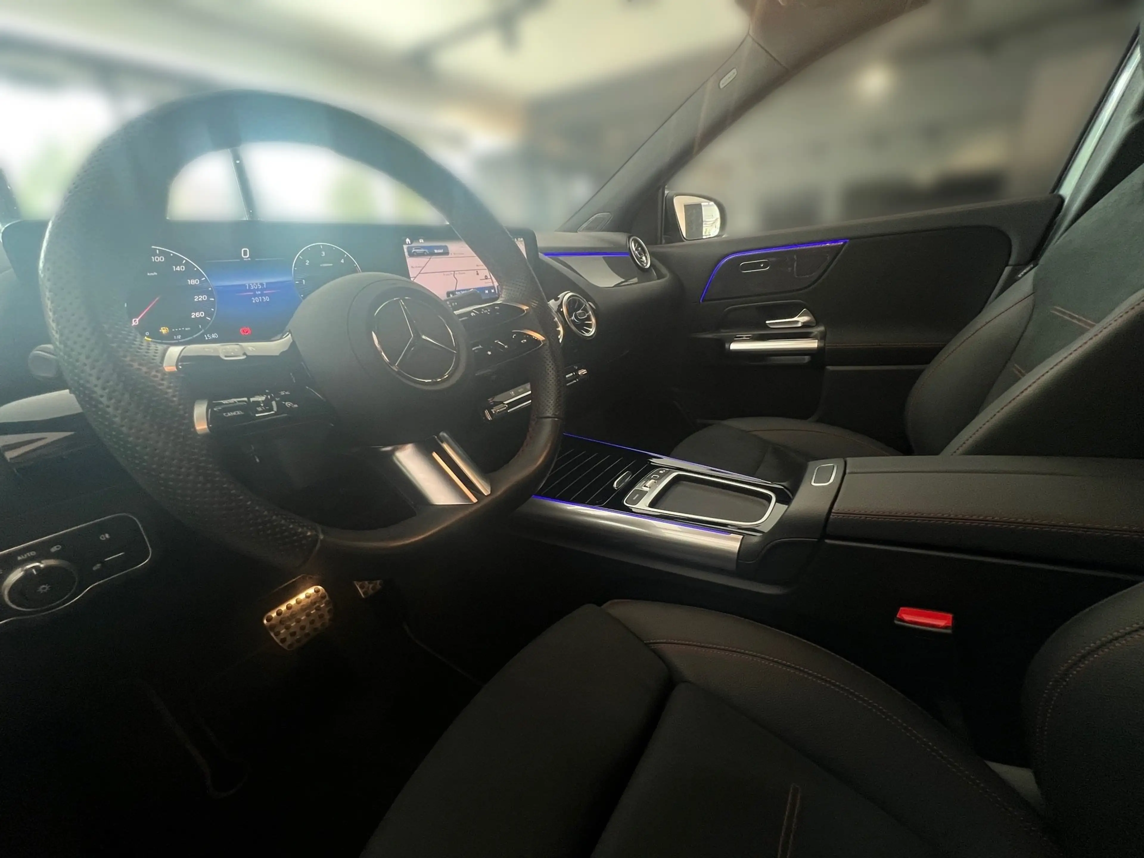 Mercedes-Benz GLA 200 d 4MATIC AMG-Line AHk Multibeam Winterpak — photo 14