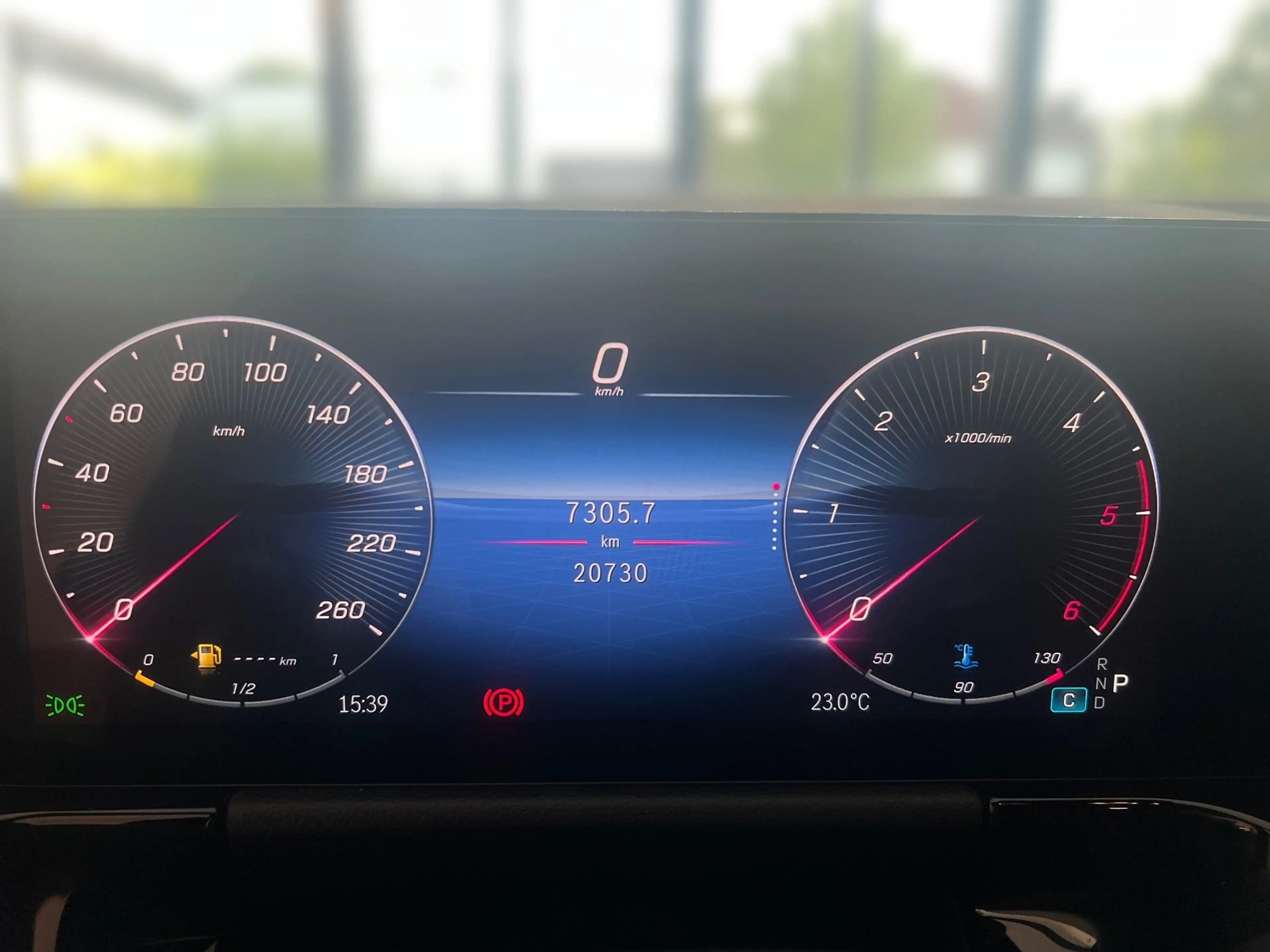 Mercedes-Benz GLA 200 d 4MATIC AMG-Line AHk Multibeam Winterpak — photo 12