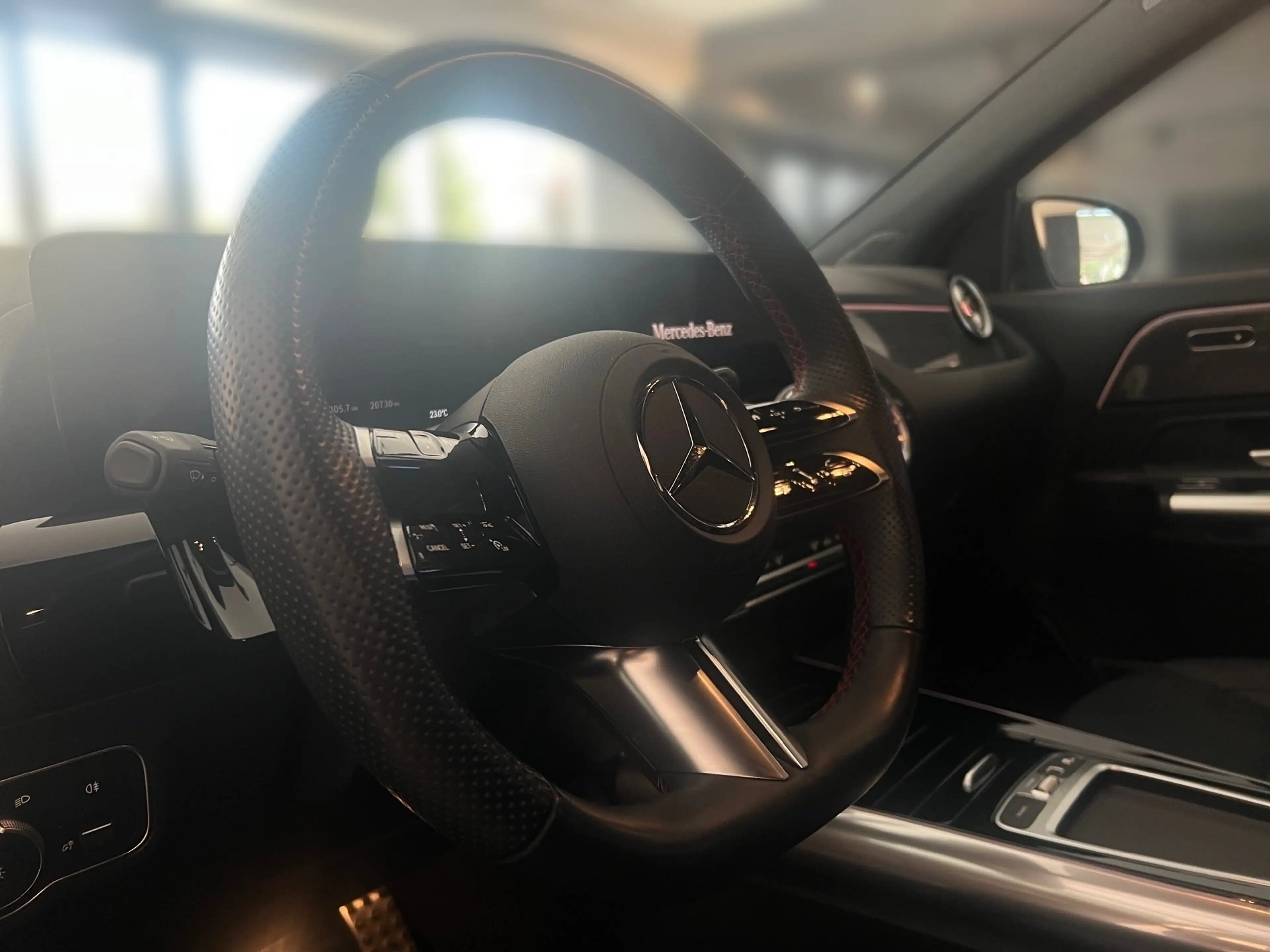 Mercedes-Benz GLA 200 d 4MATIC AMG-Line AHk Multibeam Winterpak — photo 11