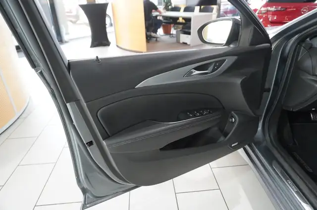 Opel Insignia view 19