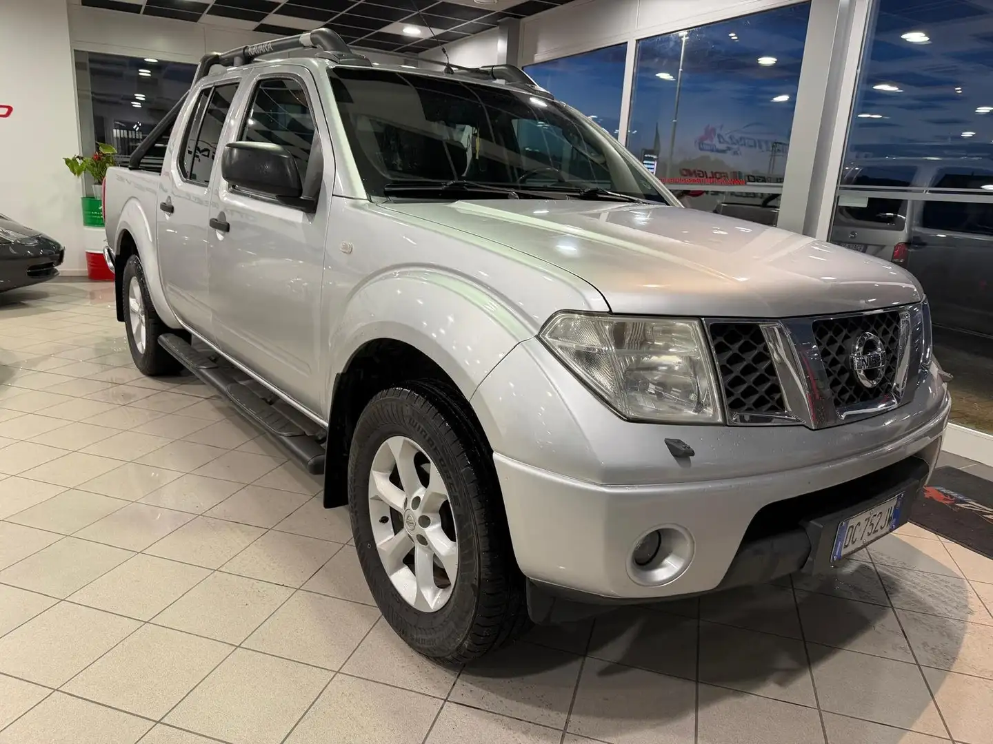 Nissan Navara Navara d.cab 2.5 dci LE 174cv Argent - 1