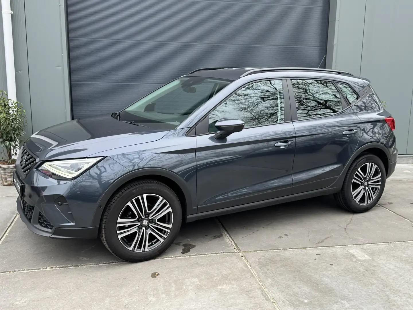 SEAT Arona 1.0 TSI 110pk DSG COPA Climate control Camera LED Grijs - 2
