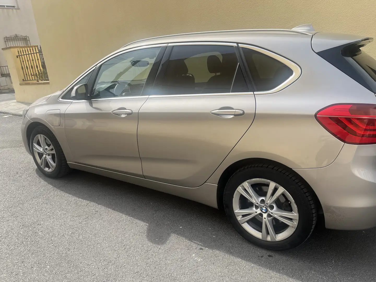 BMW 225 225xe iPerformance Active Tourer - 2