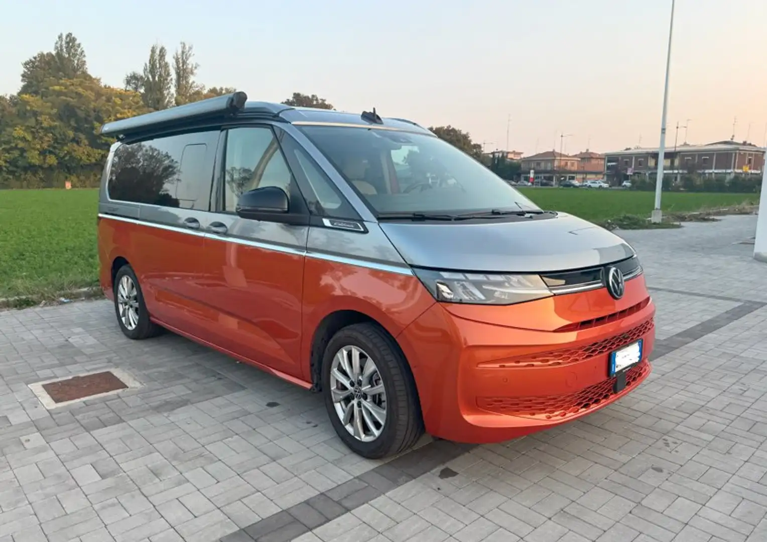 Volkswagen T7 California OCEAN TDI 2.0 DSG Full Optional Oranžová - 2