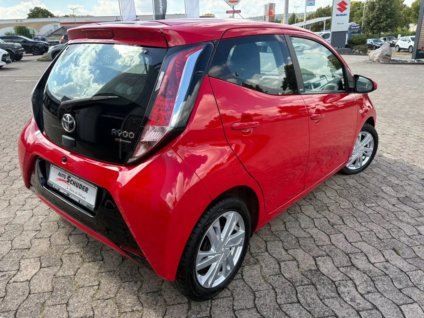 Toyota AYGO x-play Edition-S **KLIMA** Червоний - 2