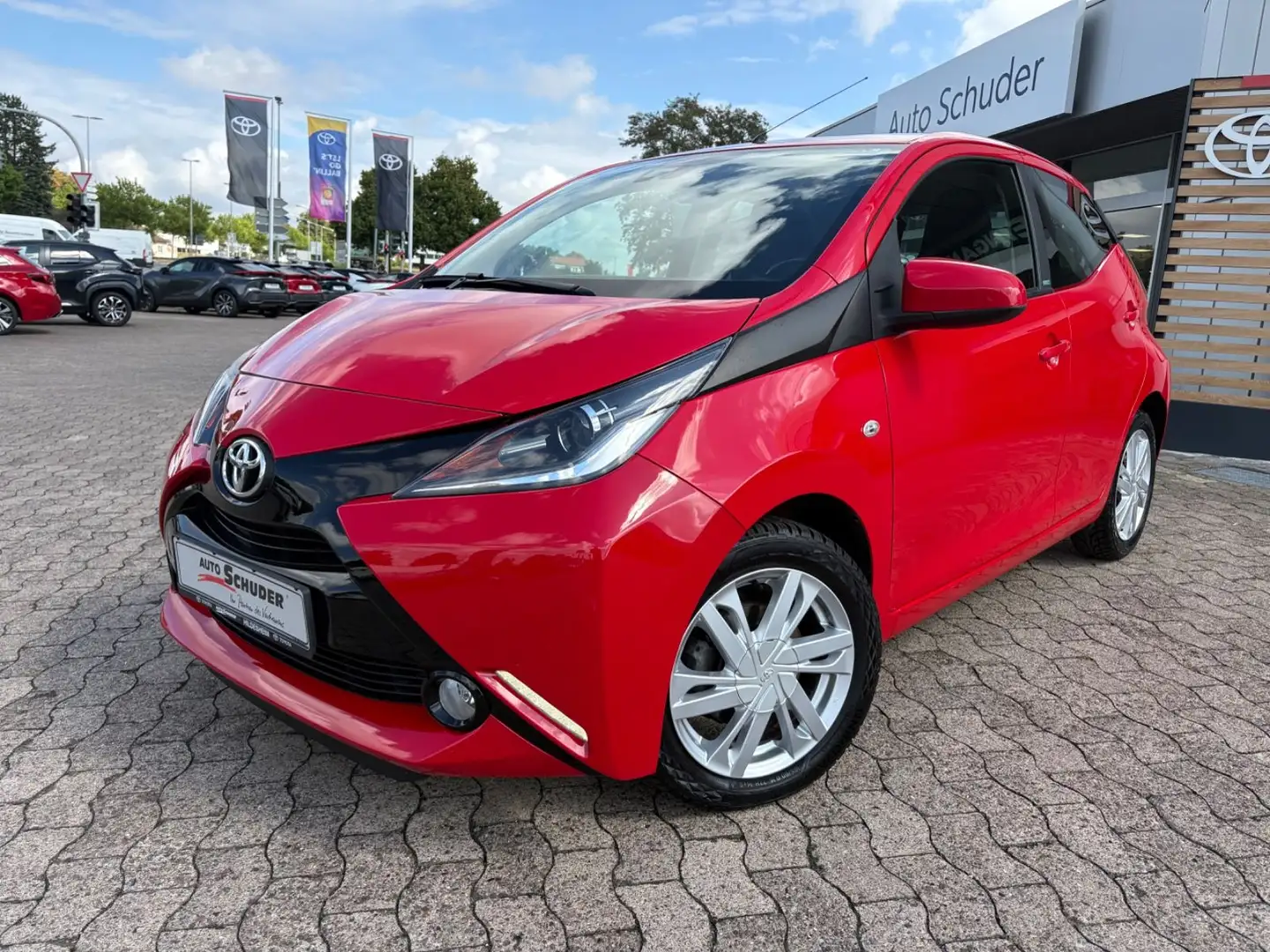 Toyota AYGO x-play Edition-S **KLIMA** Червоний - 1