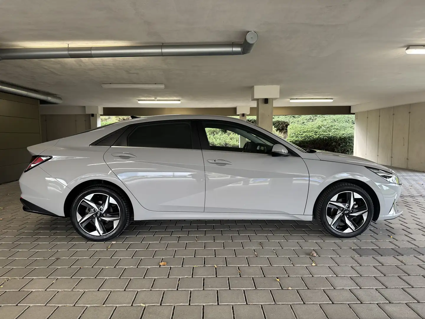 Hyundai ELANTRA 1.6 Grau - 2