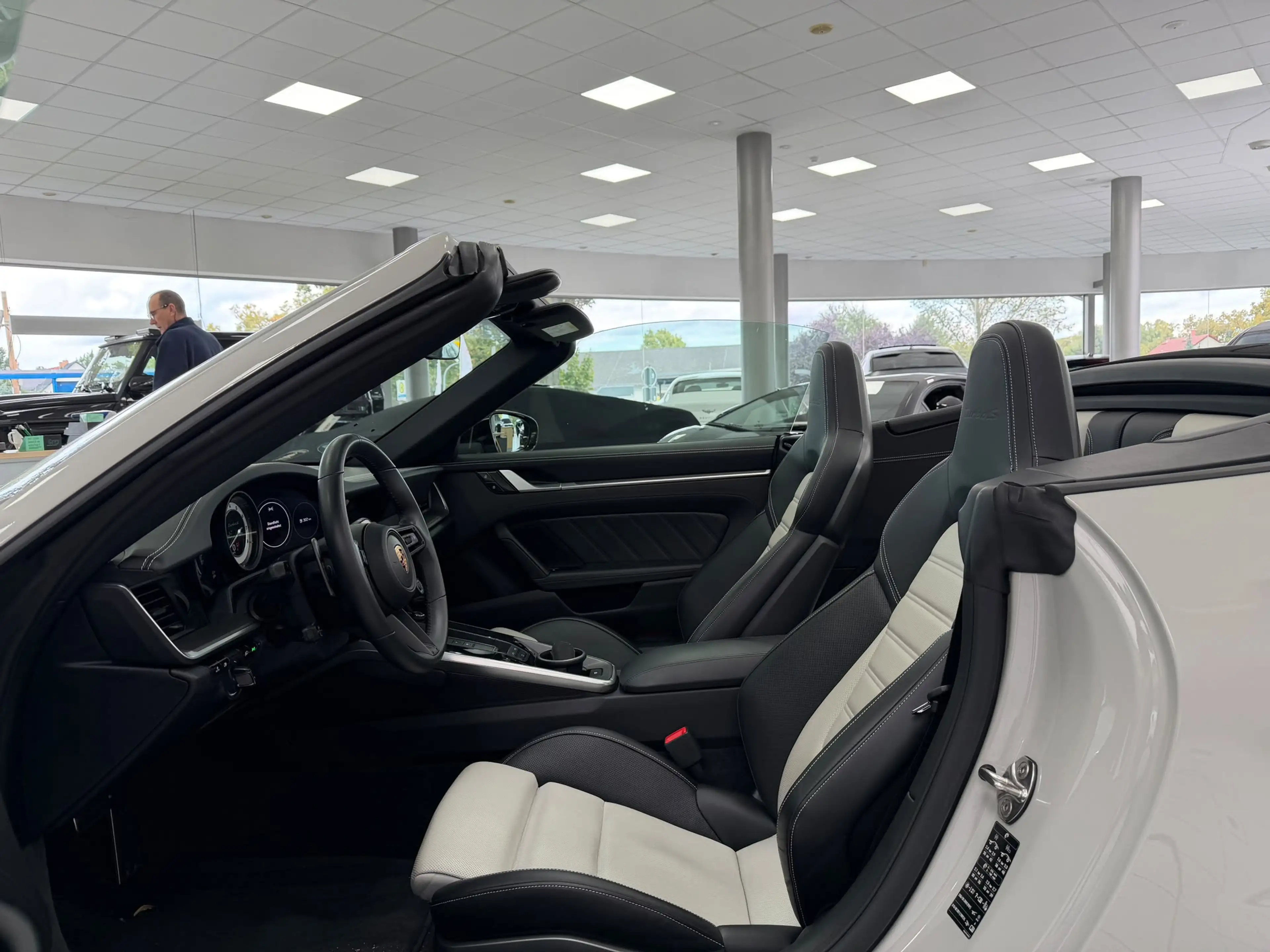 Porsche 992 911 Turbo S Cabrio PPF*CHRONO*PCCB*NACHT — photo 10