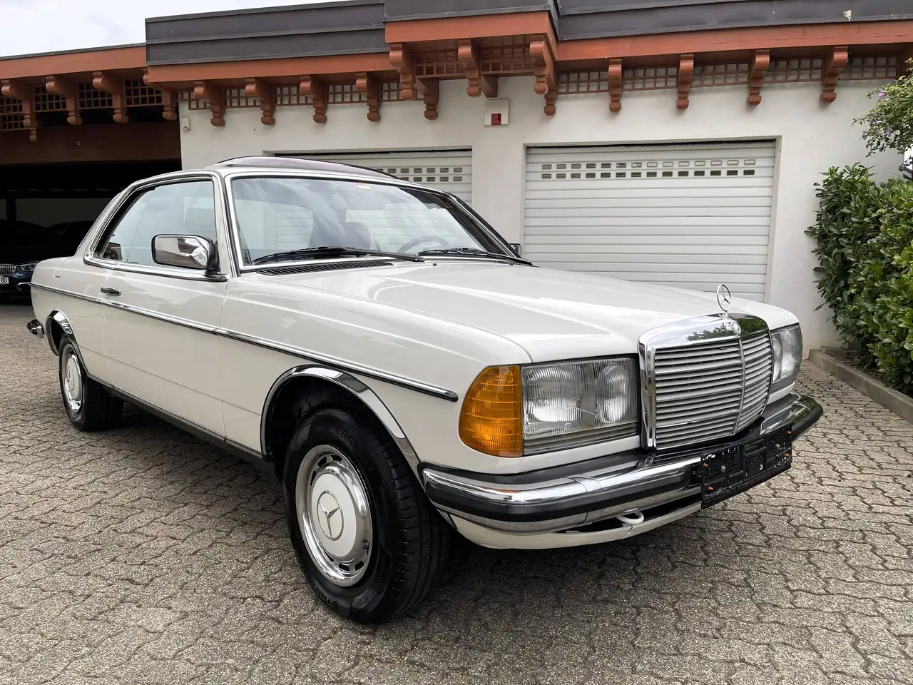Mercedes-Benz 230 CE Coupè W 123 Baujahr 1985 Sammlerfahrzeug H-Kennzeichen, foto 1