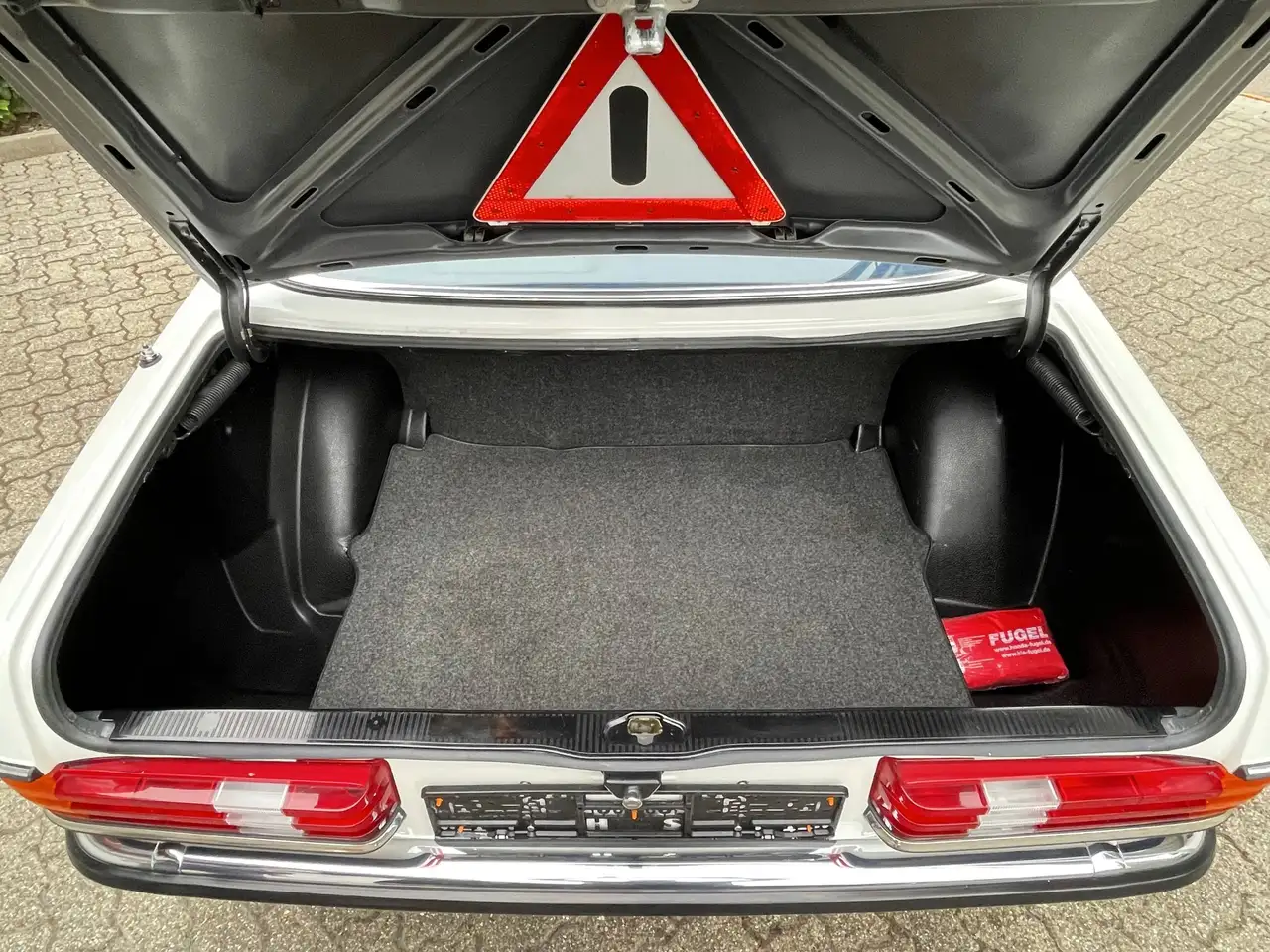 Mercedes-Benz 230 CE Coupè W 123 Baujahr 1985 Sammlerfahrzeug H-Kennzeichen, foto 12
