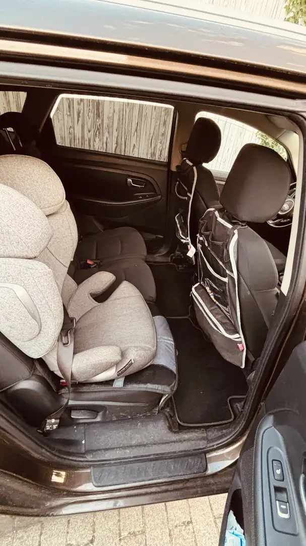 Kia Carens 1.6 GDI Dream Team Edition - 1