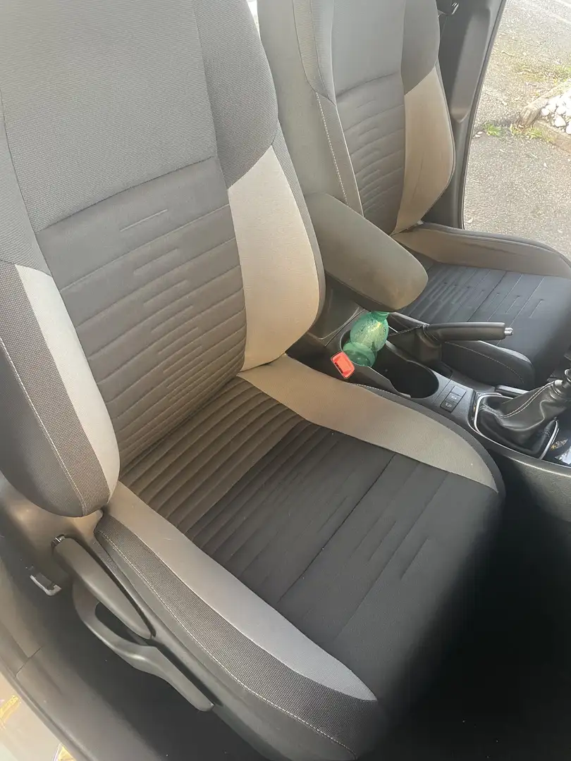 Toyota Auris 1.6 d-4d Lounge - 2