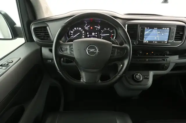 Opel Vivaro view 2