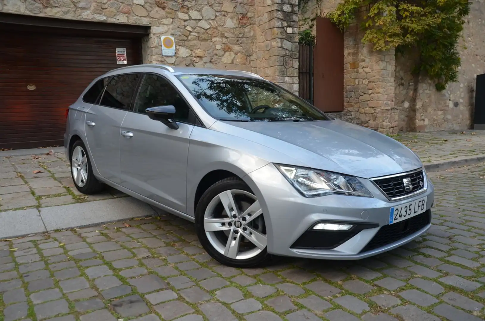 SEAT Leon 1.5 ECOTSI 150CV S&S  FR NAVI .. CÁMARAS VISIÓN Gris - 1