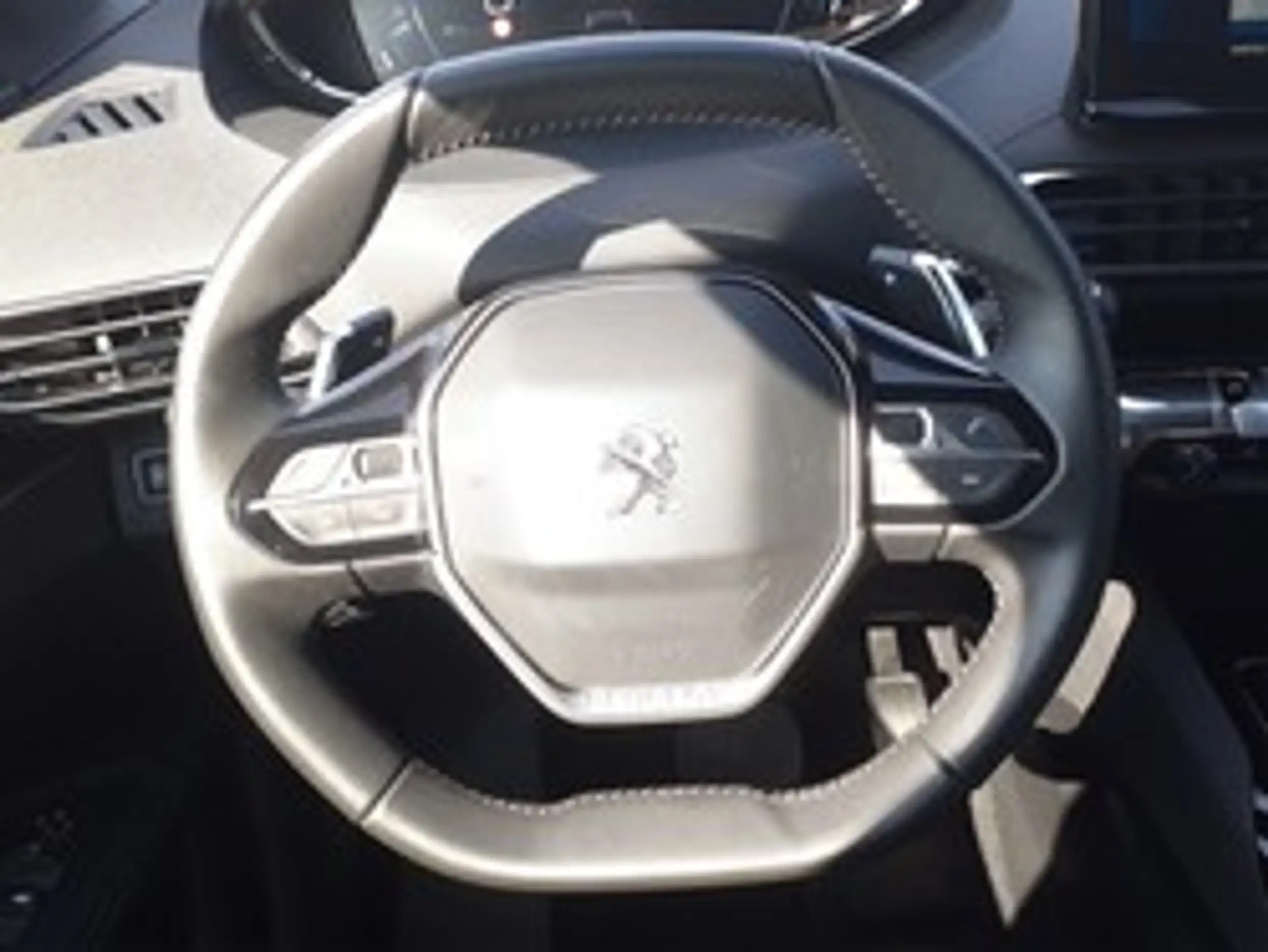 Peugeot 3008 (07.2016->) Allure Pack — photo 13