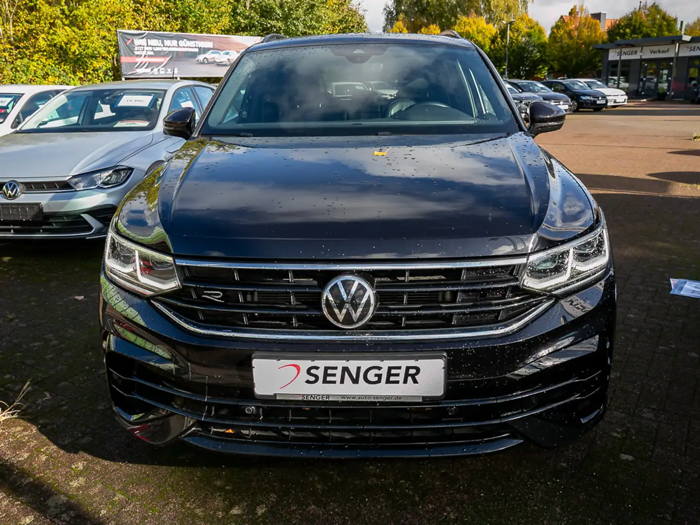 Volkswagen Tiguan R 2.0 TSI 4M DSG NAVI PANO Matrix DCC Zwart - 2
