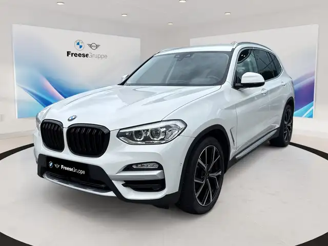 BMW X3 xDrive30d xLine AHK NAV HEAD-UP RFK ABSTAND