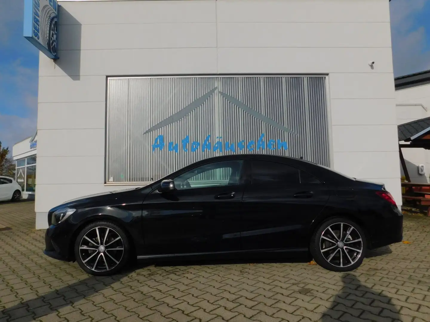 Mercedes-Benz CLA 180 Urban LED/Teilleder/Navi/Kamera Schwarz - 2