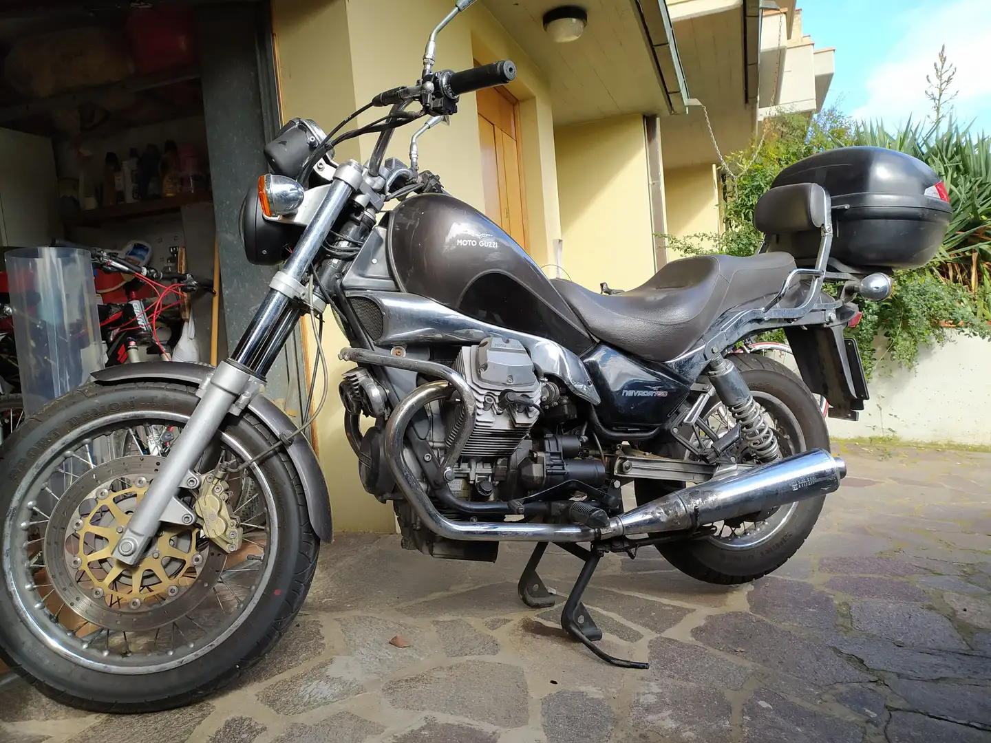 Moto Guzzi Nevada Gris - 1