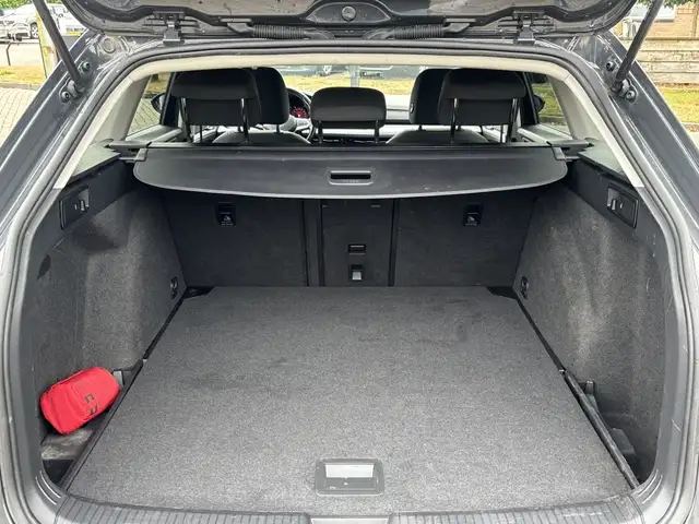Volkswagen Golf view 9