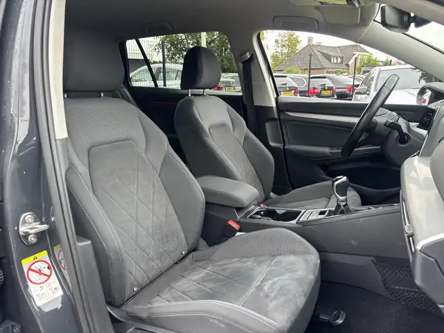 Volkswagen Golf view 13
