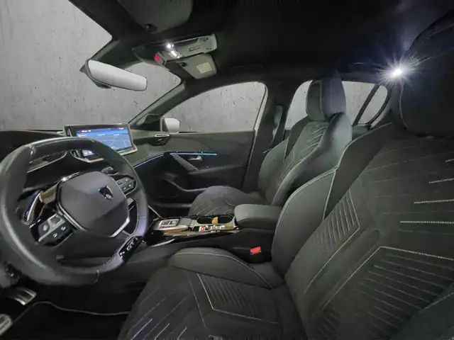 Peugeot 208 view 9