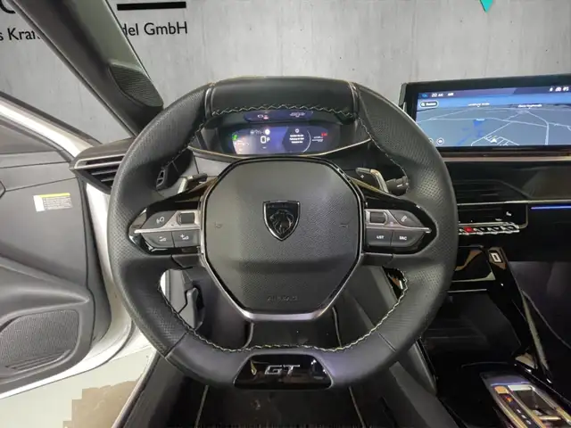 Peugeot 208 view 10