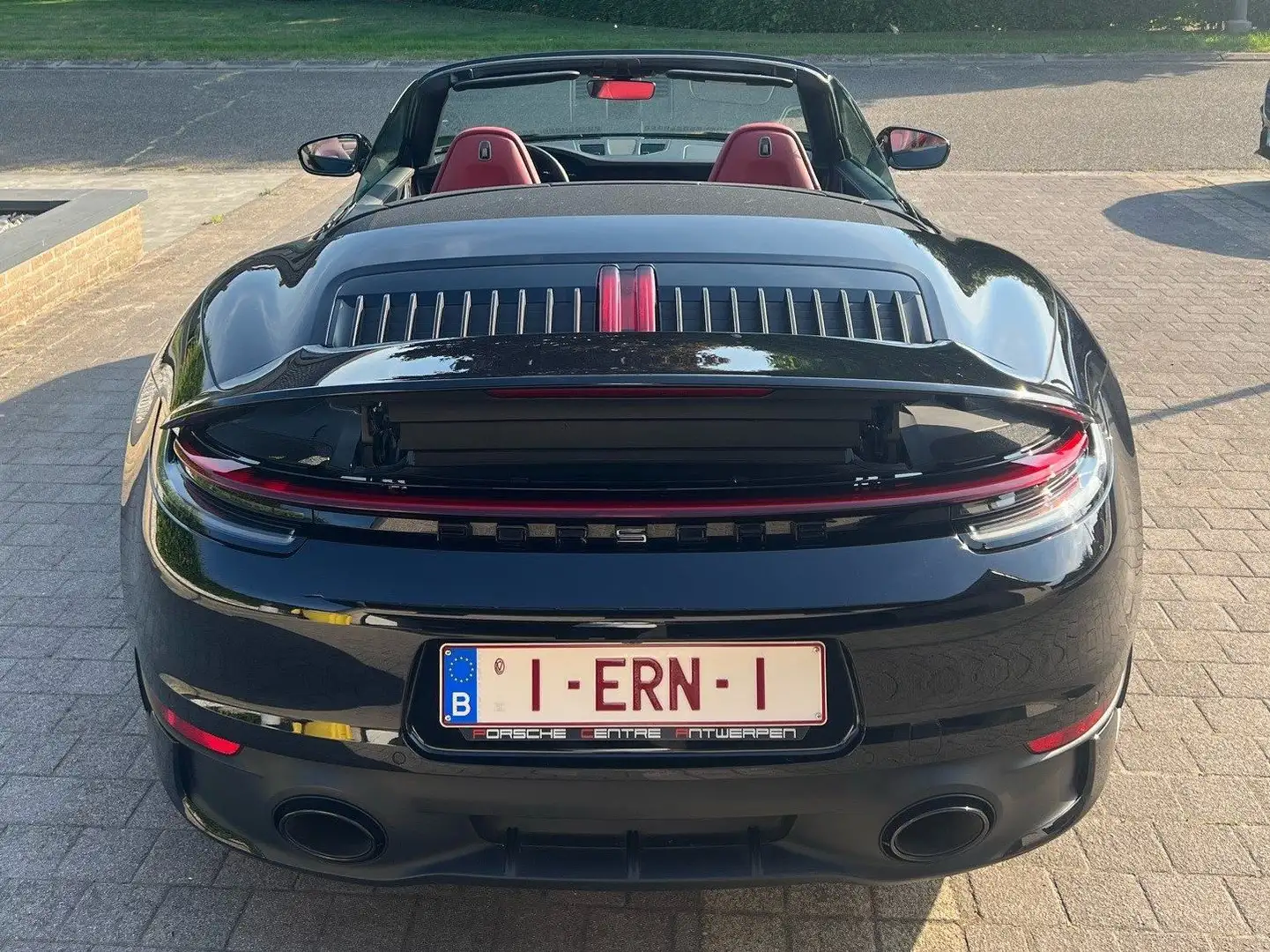 Porsche 992 911 Carrera 4 Cabriolet PDK Noir - 1