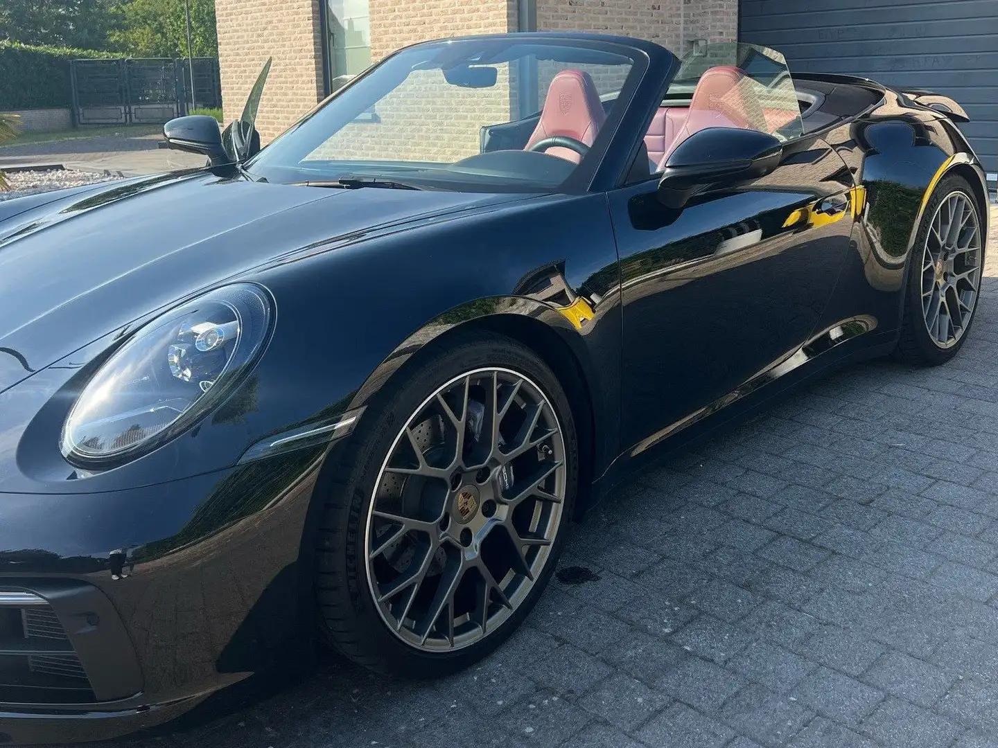 Porsche 992 911 Carrera 4 Cabriolet PDK Noir - 2