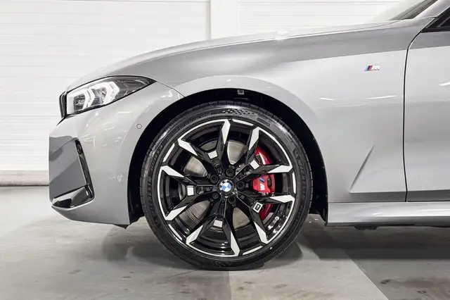 BMW 3 Series view 4