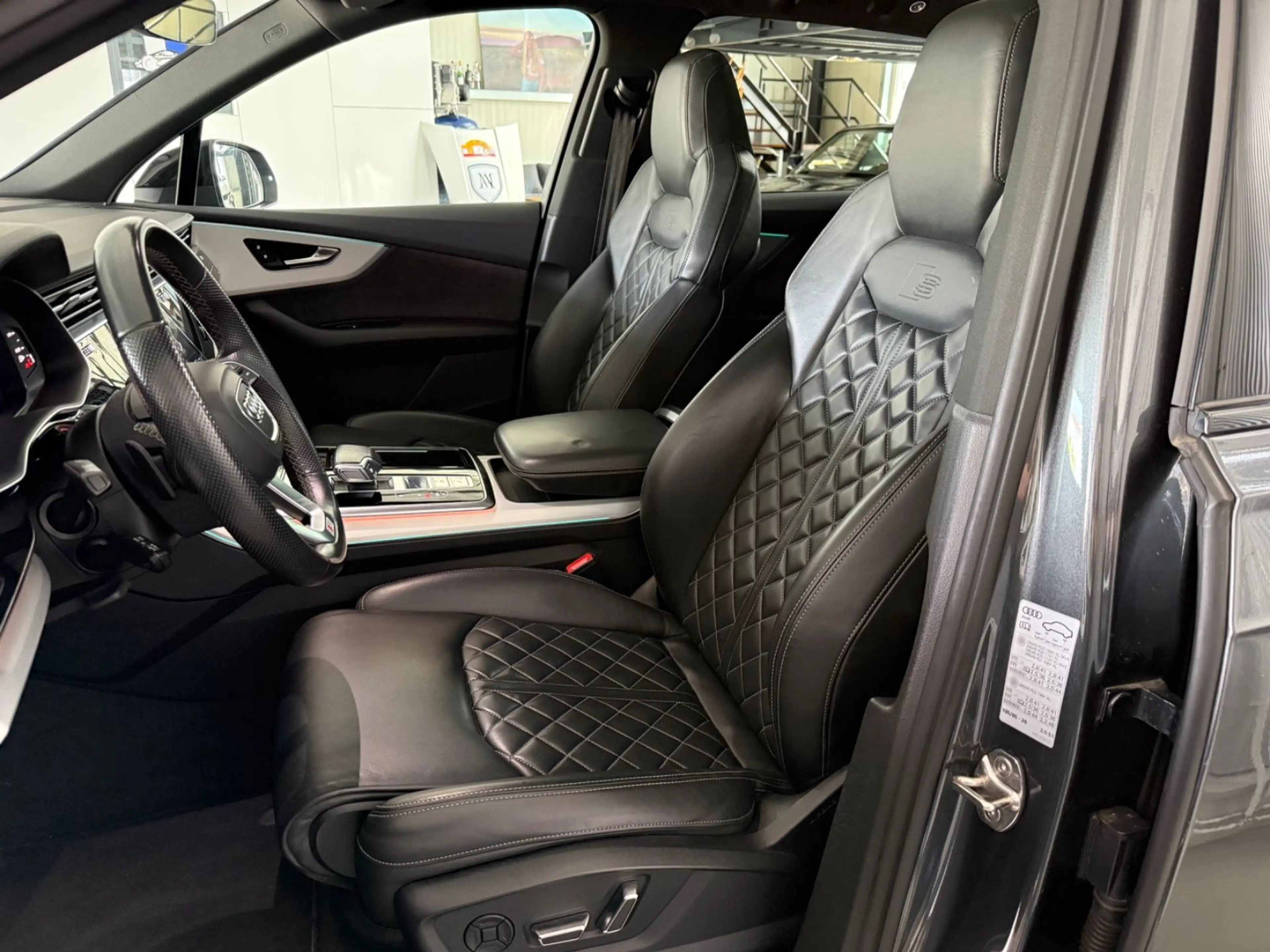 Audi SQ7 4.0 TFSI quattro PANORAMA S PLUS — photo 16