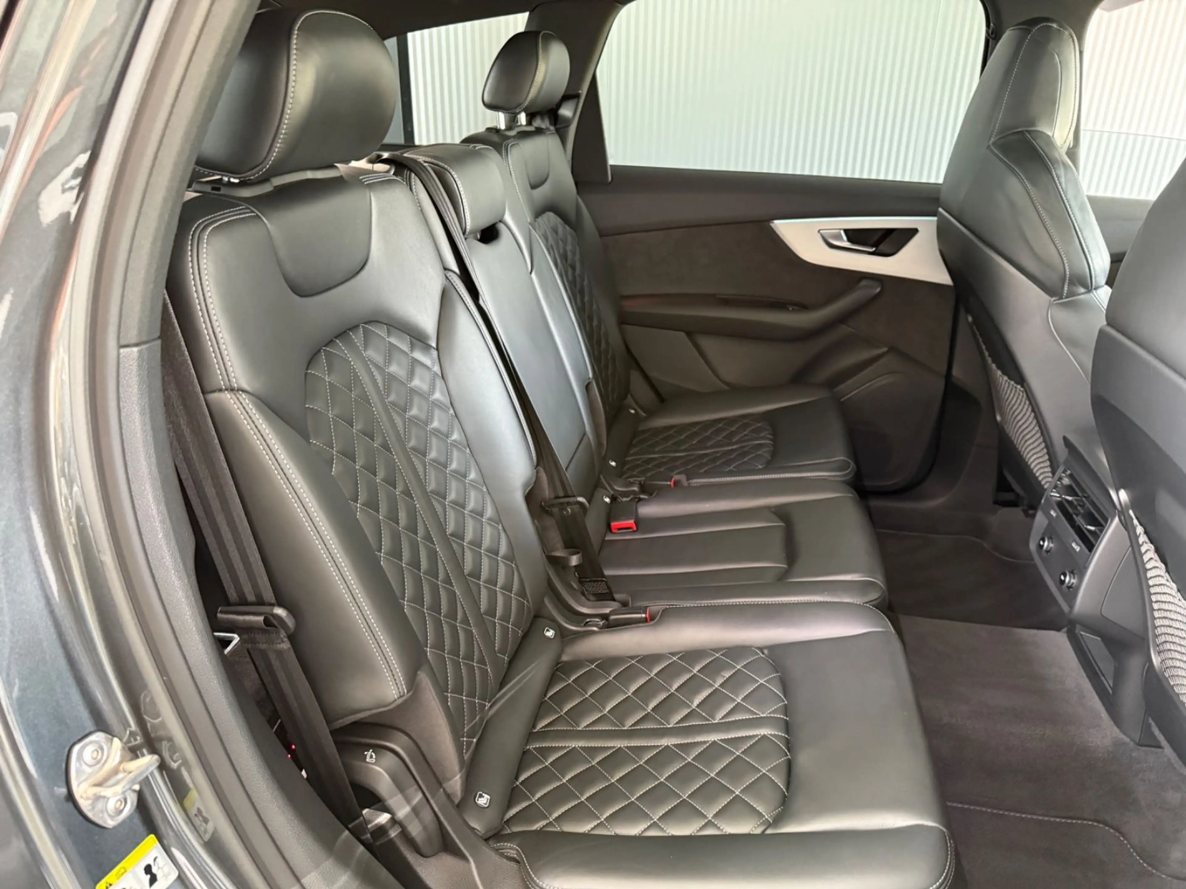 Audi SQ7 4.0 TFSI quattro PANORAMA S PLUS — photo 11