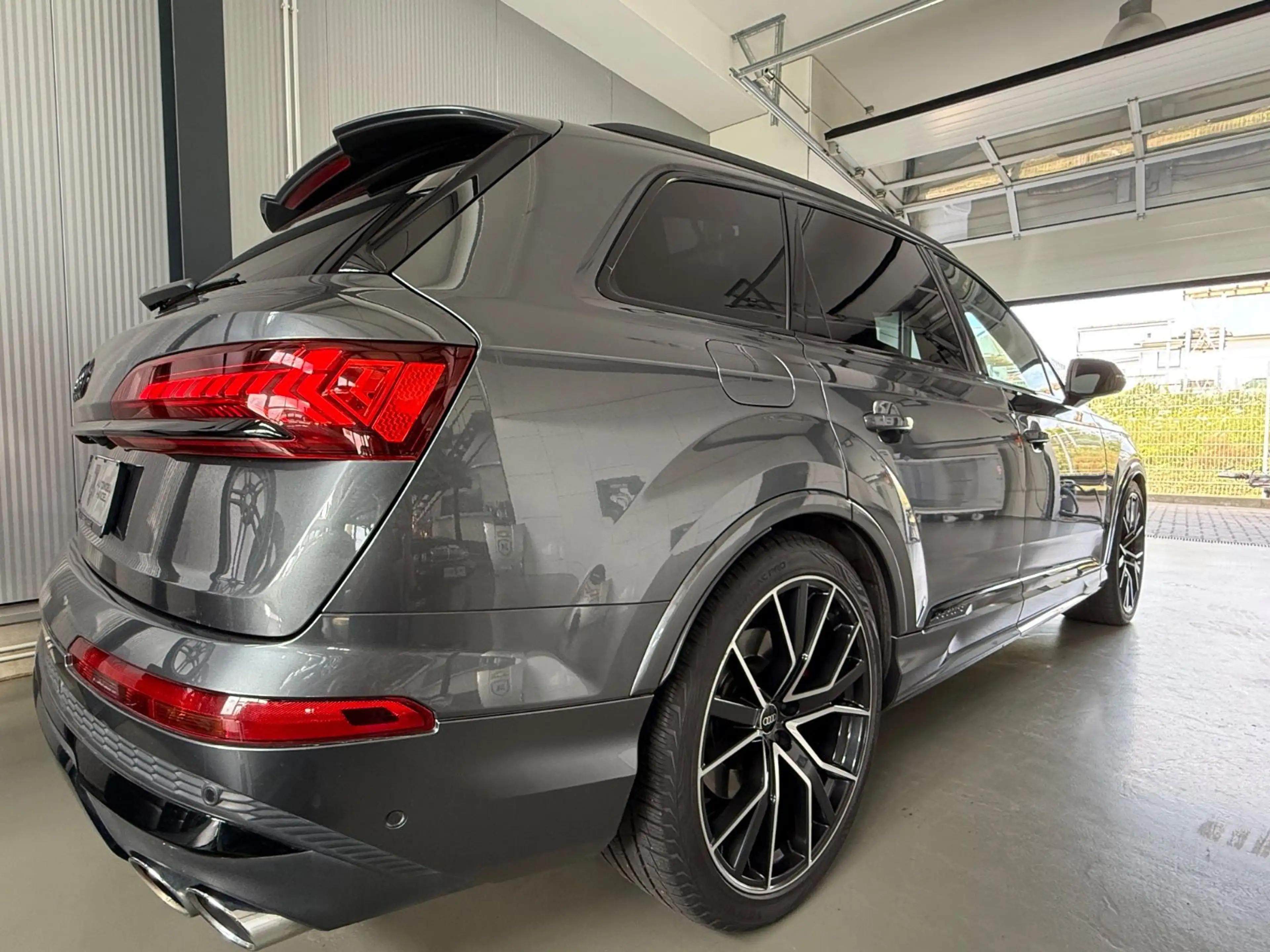 Audi SQ7 4.0 TFSI quattro PANORAMA S PLUS — photo 5