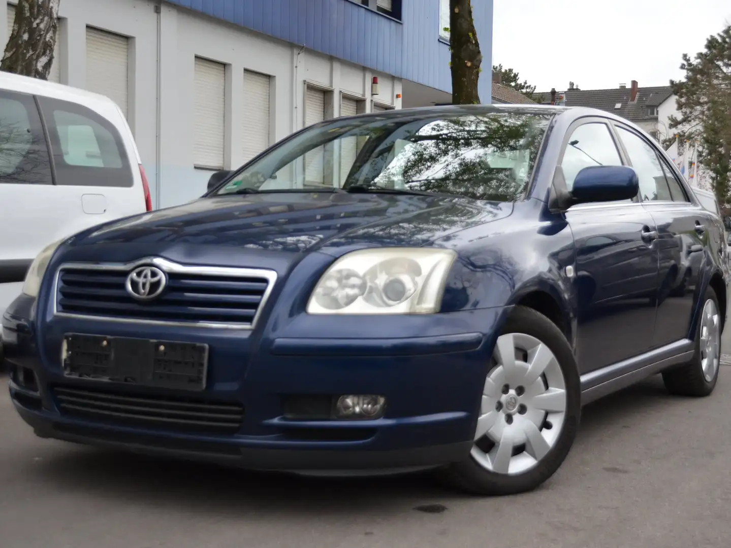 Toyota Avensis 1.8 Sol Liftback Klima / E-Fenster Blau - 1
