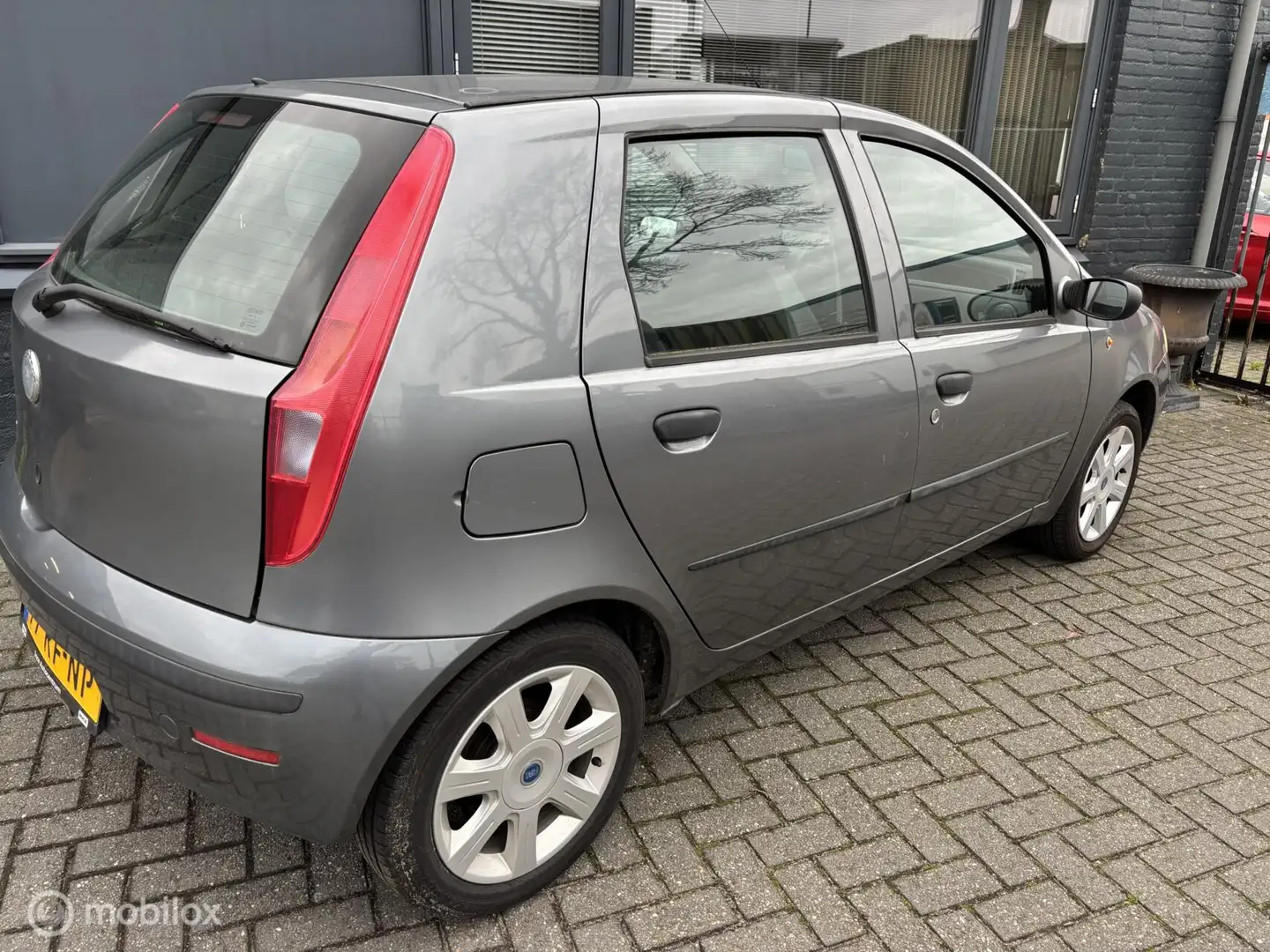 Fiat Punto 1.2i Airco LMV CV Cruise control 5 drs Grijs - 2
