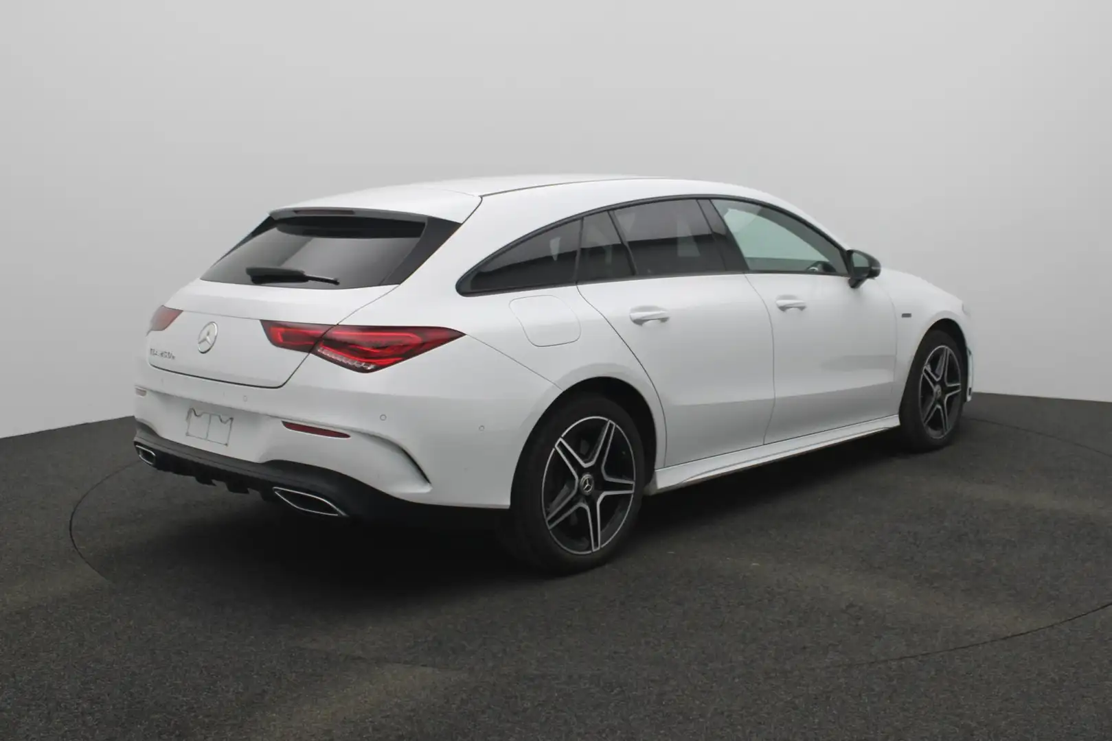 Mercedes-Benz CLA 250 Shooting Brake e AMG Line Bianco - 2