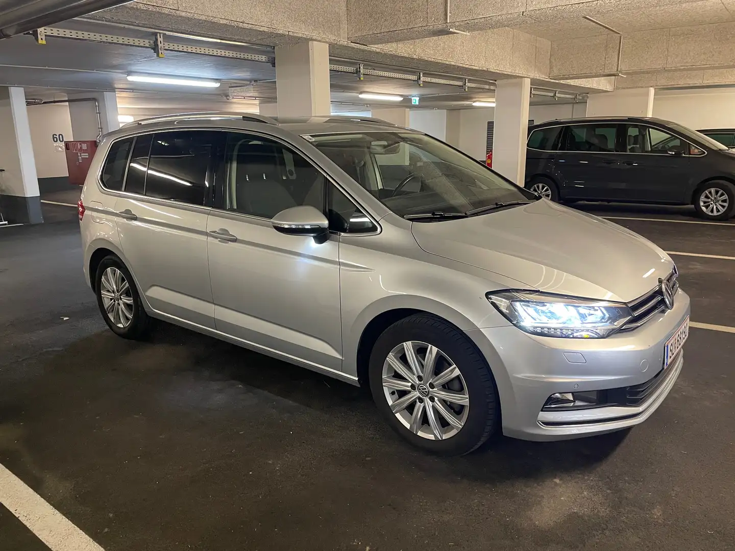 Volkswagen Touran Highline 1,4 TSI Silber - 1