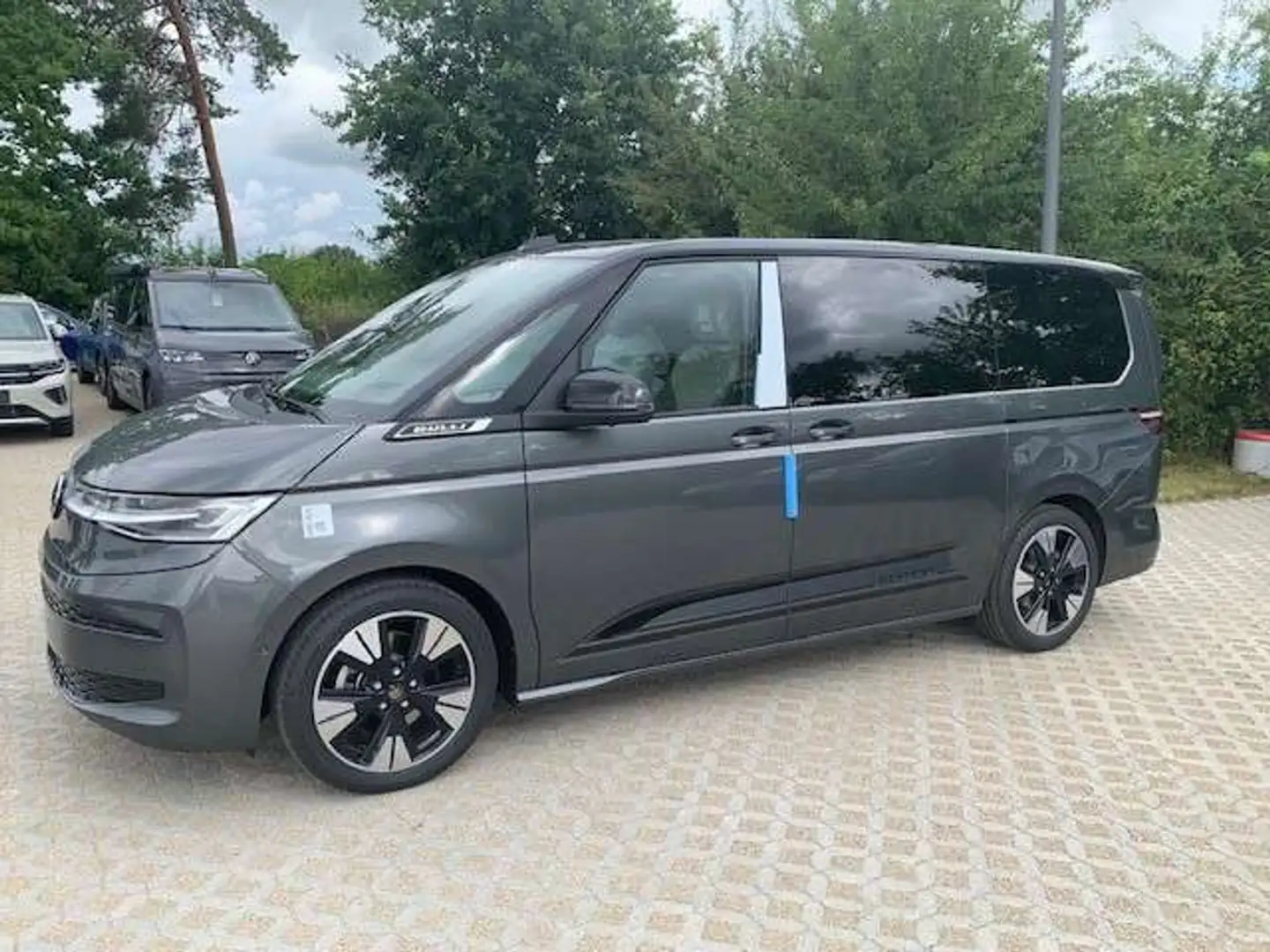 Volkswagen T7 Multivan EDITION LP TSI eHYBRID 4MOTION DSG6 Gris - 1