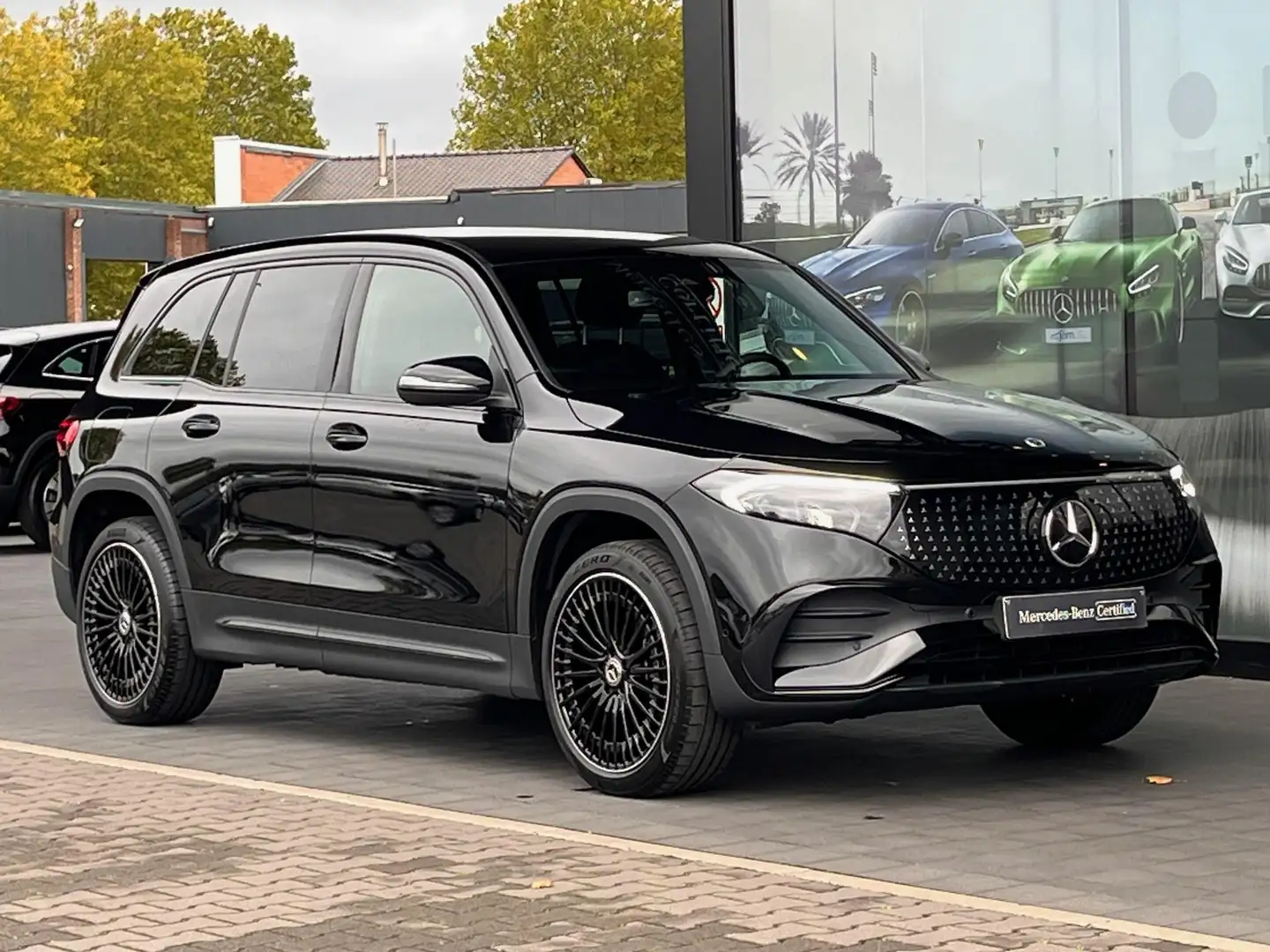 Mercedes-Benz EQB 300 4MATIC AMG Line Noir - 2