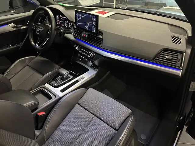 Audi Q5 view 11