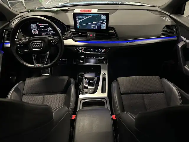 Audi Q5 view 12