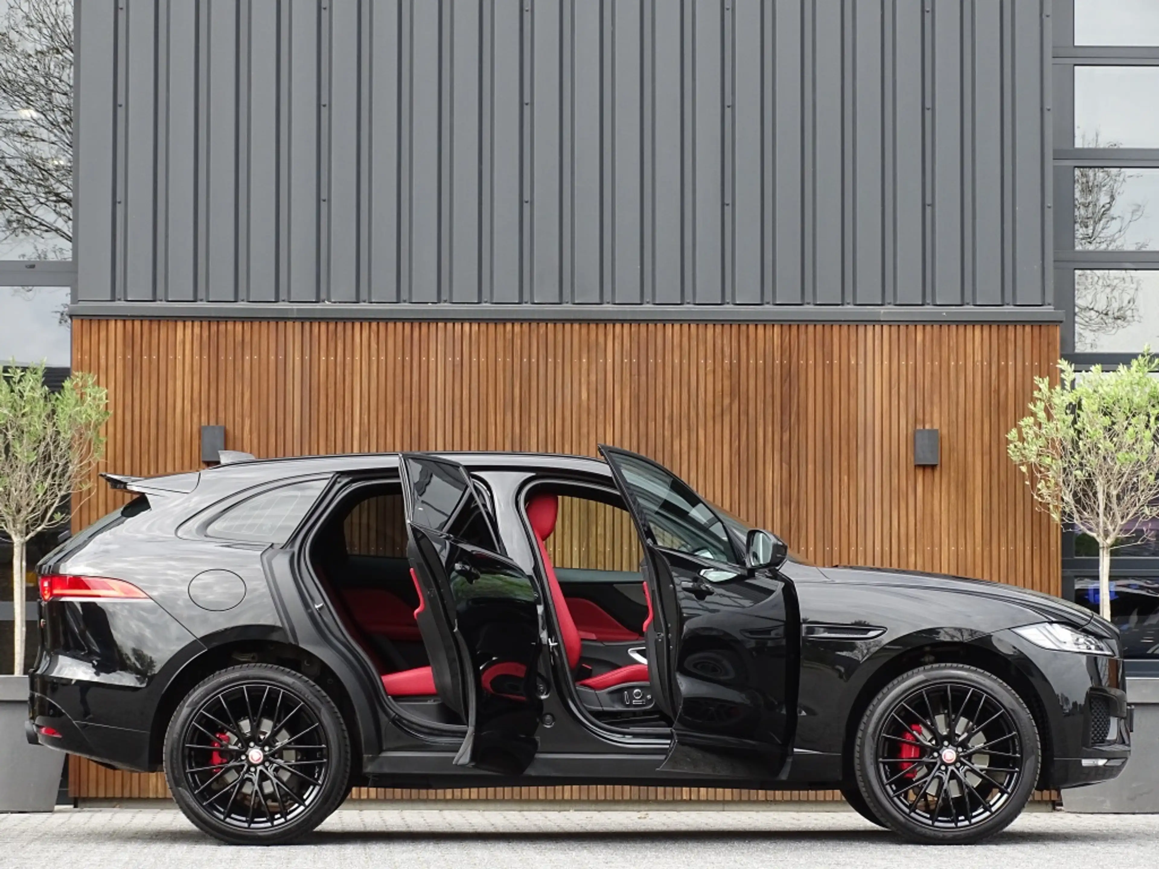 Jaguar F-Pace 3.0 S/C S 381PK / ACC / LED — photo 4