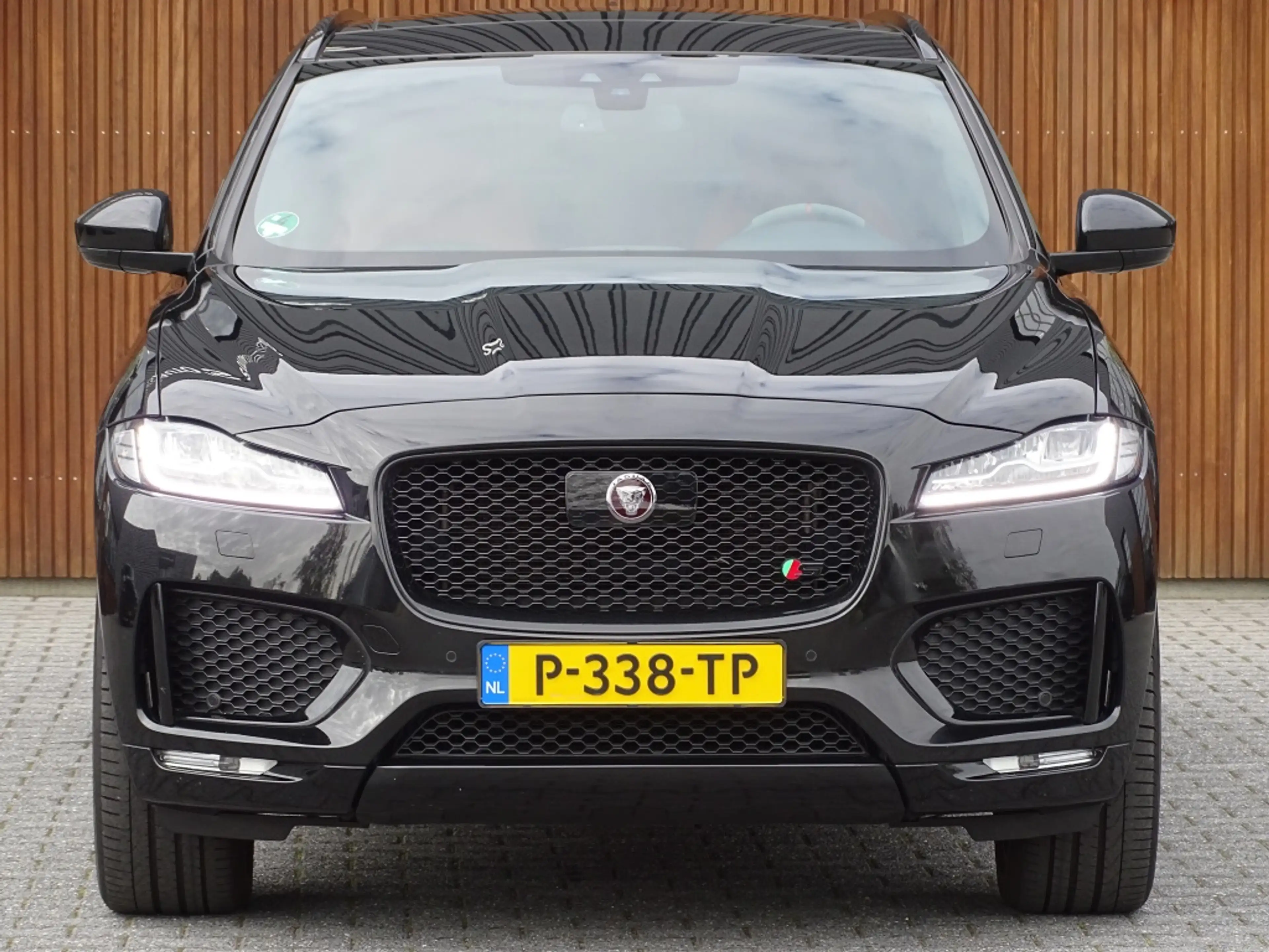 Jaguar F-Pace 3.0 S/C S 381PK / ACC / LED — photo 11
