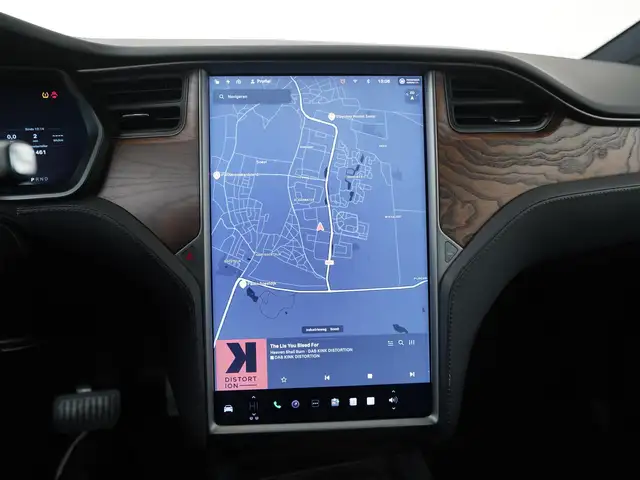 Tesla Model X view 11